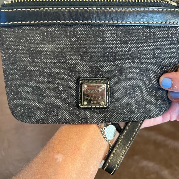 Dooney & Bourke Handbags - EUC VINTAGE DOONEY & BOURKE WRISTLET 5x4